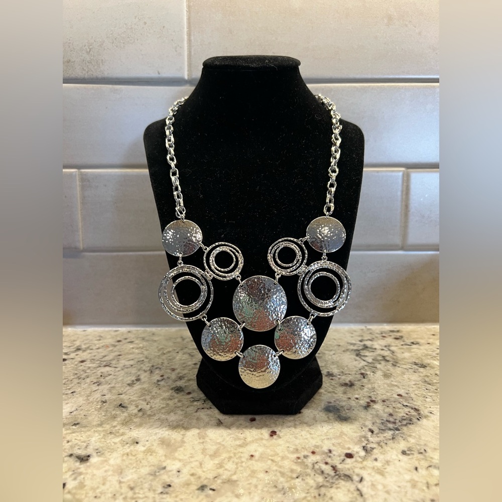 NWT! Silver‎ Circular Textured Necklace